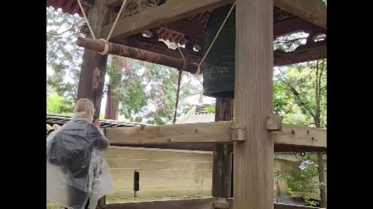 Purification of the mind, body and energy ring the bell Shoren-in Temple Kyoto Japan